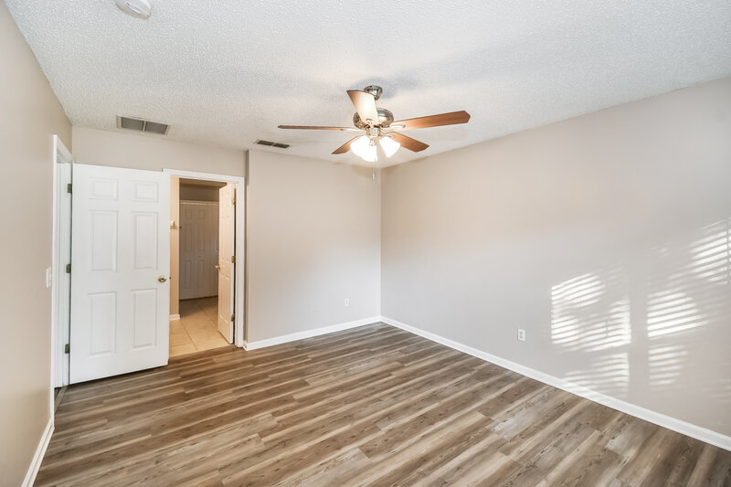 1,890/Mo, 9366 Daniels Mill Dr Jacksonville, FL 32244 Main Bedroom View 2