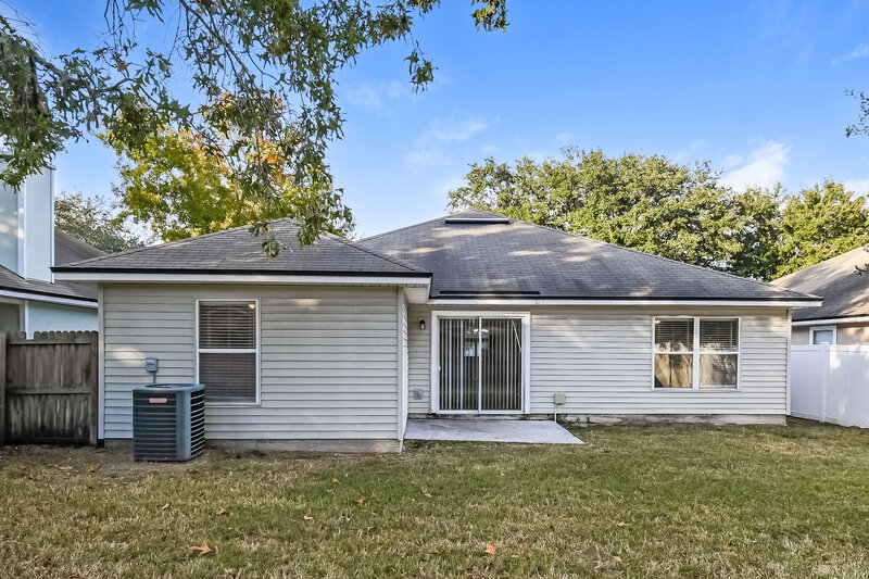 1,890/Mo, 9366 Daniels Mill Dr Jacksonville, FL 32244 Rear View