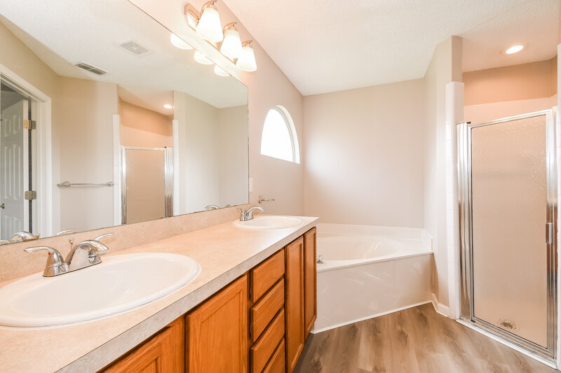 1,820/Mo, 2976 Jubilee Ln Green Cove Springs, FL 32043 Main Bathroom View