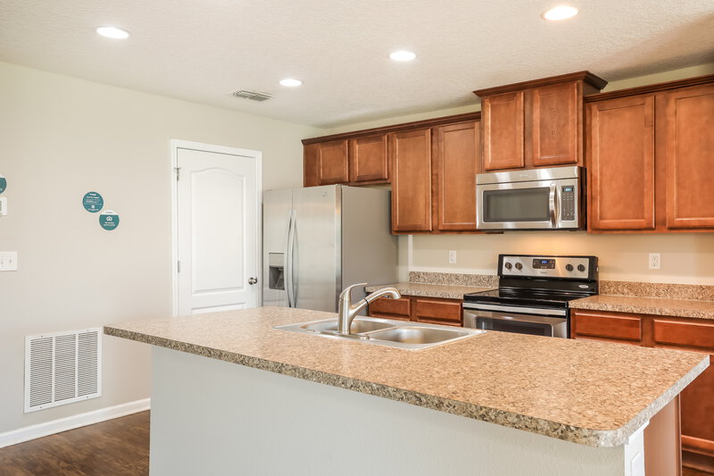2,215/Mo, 3800 Falcon Crest Dr Green Cove Springs, FL 32043 Kitchen View 2