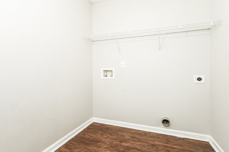 1,960/Mo, 3800 Falcon Crest Dr Green Cove Springs, FL 32043 Laundry Room View