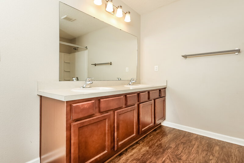 1,960/Mo, 3800 Falcon Crest Dr Green Cove Springs, FL 32043 Main Bathroom View