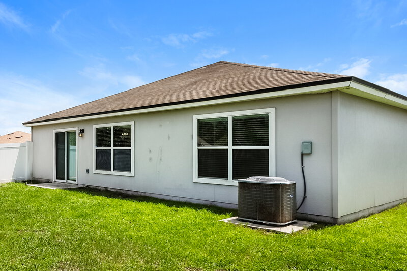 1,960/Mo, 3800 Falcon Crest Dr Green Cove Springs, FL 32043 Rear View