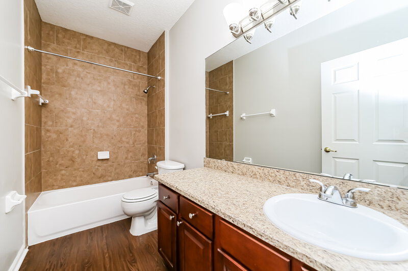 2,110/Mo, 3708 Southbank Cir Green Cove Springs, FL 32043 Bathroom View