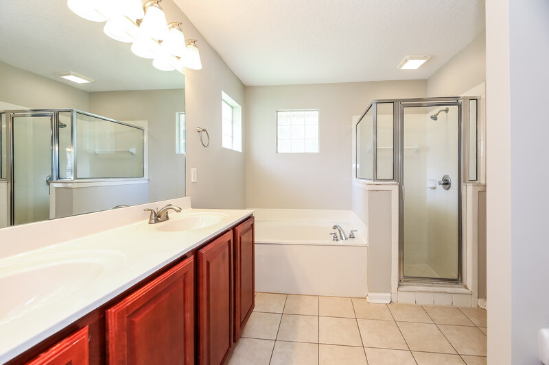 2,165/Mo, 741 Indigo Run Dr Jacksonville, FL 32218 Main Bathroom View
