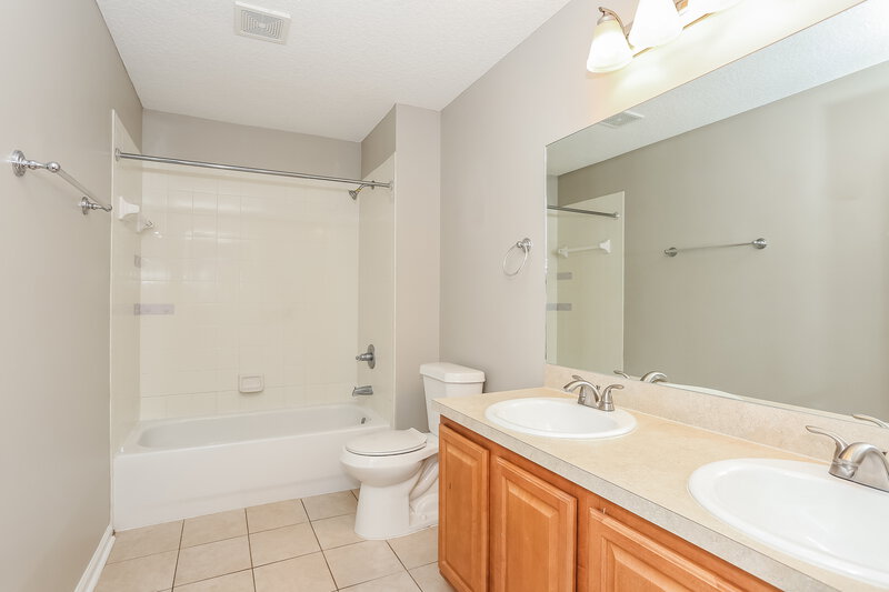 2,900/Mo, 741 Indigo Run Dr Jacksonville, FL 32218 Bathroom View