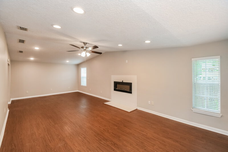 2,235/Mo, 8109 Grampell Dr Jacksonville, FL 32221 Living Room View 2