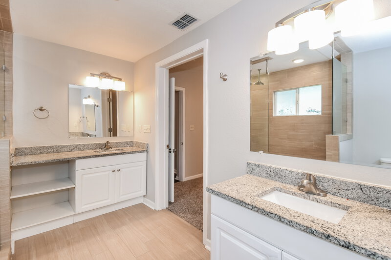 2,235/Mo, 8109 Grampell Dr Jacksonville, FL 32221 Main Bathroom View