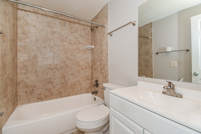 2,235/Mo, 8109 Grampell Dr Jacksonville, FL 32221 Bathroom View