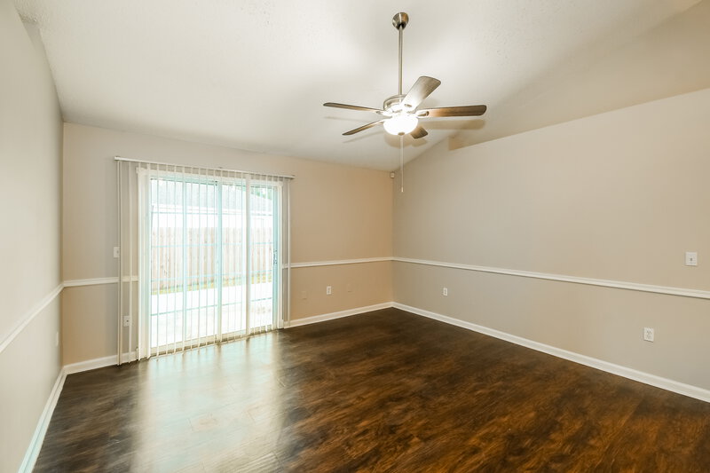 2,200/Mo, 2025 Hunters Trace Cir Middleburg, FL 32068 Living Room View