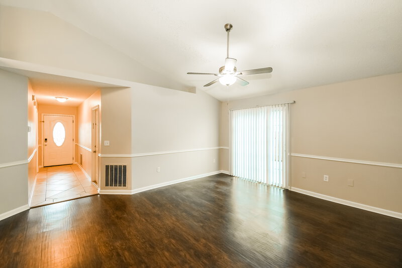 2,200/Mo, 2025 Hunters Trace Cir Middleburg, FL 32068 Living Room View 2