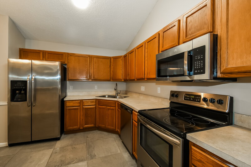 2,200/Mo, 2025 Hunters Trace Cir Middleburg, FL 32068 Kitchen View