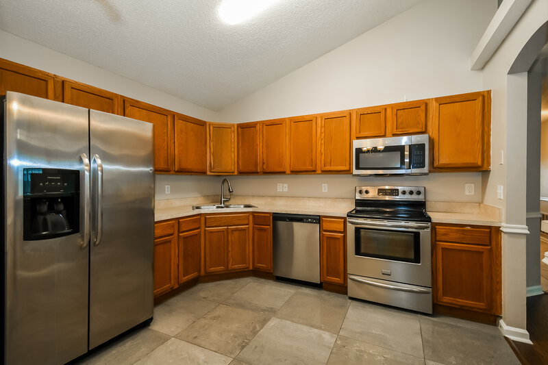 2,200/Mo, 2025 Hunters Trace Cir Middleburg, FL 32068 Kitchen View 2