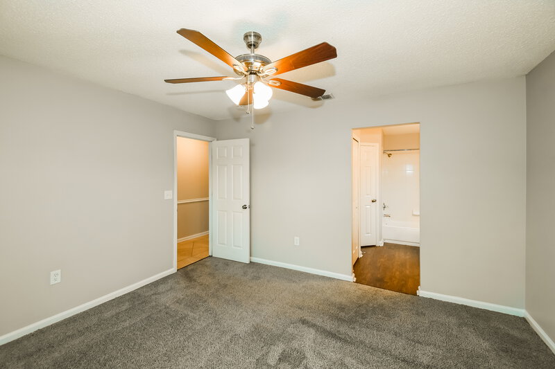 2,200/Mo, 2025 Hunters Trace Cir Middleburg, FL 32068 Main Bedroom View 2