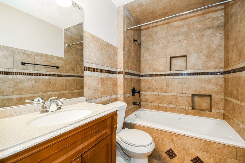 2,200/Mo, 2025 Hunters Trace Cir Middleburg, FL 32068 Bathroom View