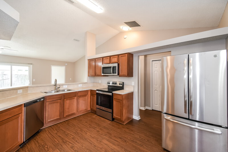 1,720/Mo, 2018 Cardiff Ln Middleburg, FL 32068 Kitchen View