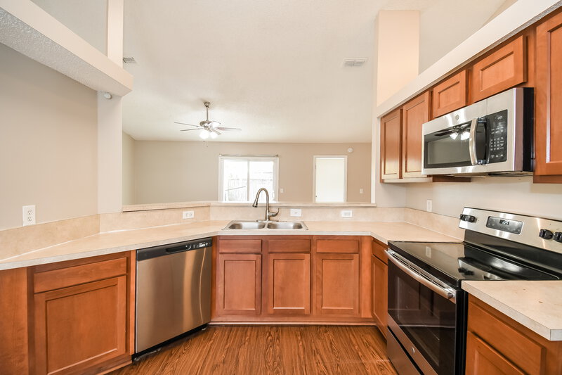 1,720/Mo, 2018 Cardiff Ln Middleburg, FL 32068 Kitchen View 2