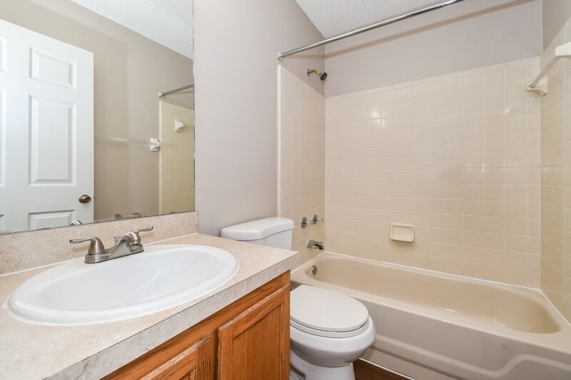1,720/Mo, 2018 Cardiff Ln Middleburg, FL 32068 Bathroom View
