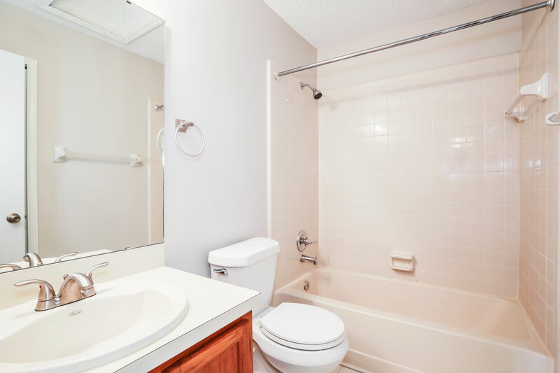1,880/Mo, 3759 Lumberjack Way Jacksonville, FL 32223 Bathroom View