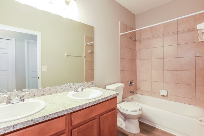2,050/Mo, 3092 Litchfield Dr Orange Park, FL 32065 Bathroom View