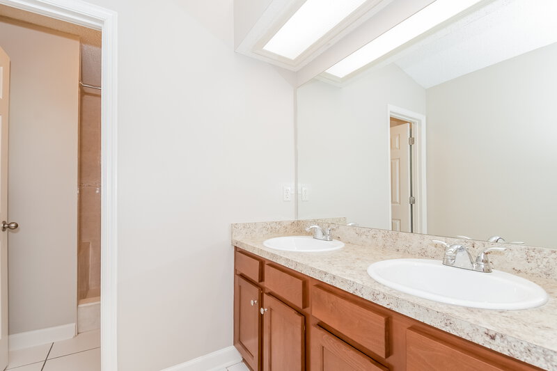 2,520/Mo, 9122 Smoketree Dr Jacksonville, FL 32244 Master Bathroom View