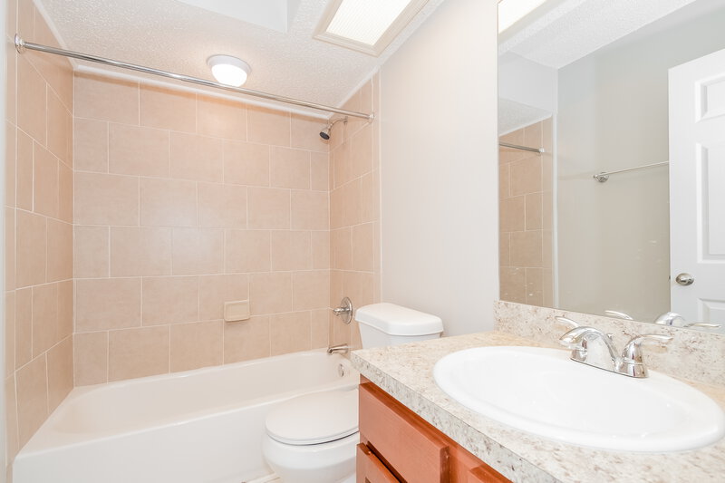 2,520/Mo, 9122 Smoketree Dr Jacksonville, FL 32244 Bathroom View