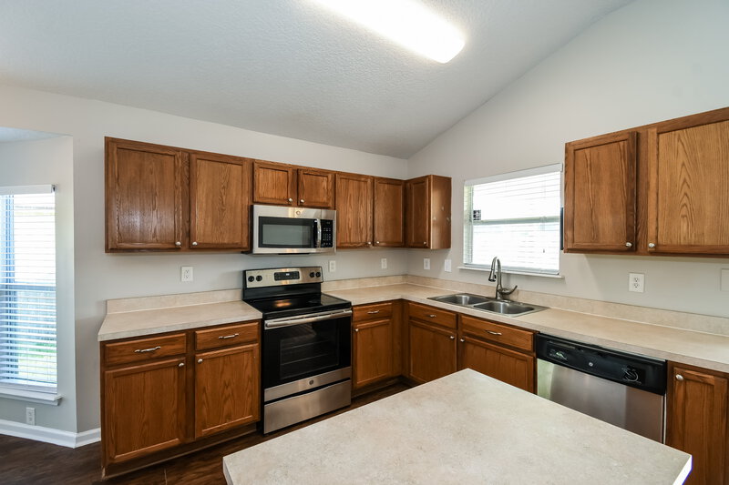 1,700/Mo, 1236 Loquat Ct Green Cove Springs, FL 32043 Kitchen View 2