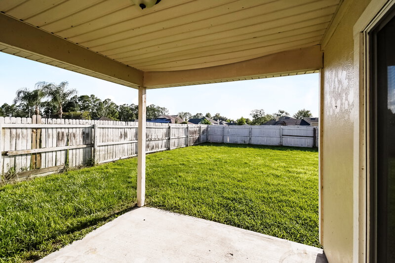 1,700/Mo, 1236 Loquat Ct Green Cove Springs, FL 32043 Covered Patio View