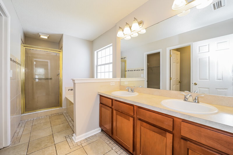 2,190/Mo, 419 Cottage Cove Ct Orange Park, FL 32073 Main Bathroom View