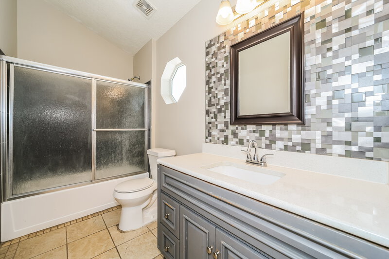 2,190/Mo, 419 Cottage Cove Ct Orange Park, FL 32073 Main Bathroom View 2