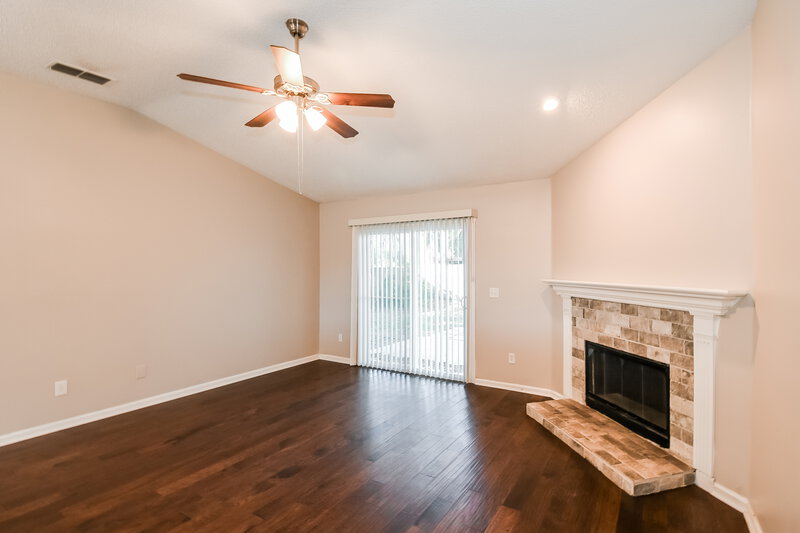 2,225/Mo, 1920 Harbor Island Dr Fleming Island, FL 32003 Living Room View 3