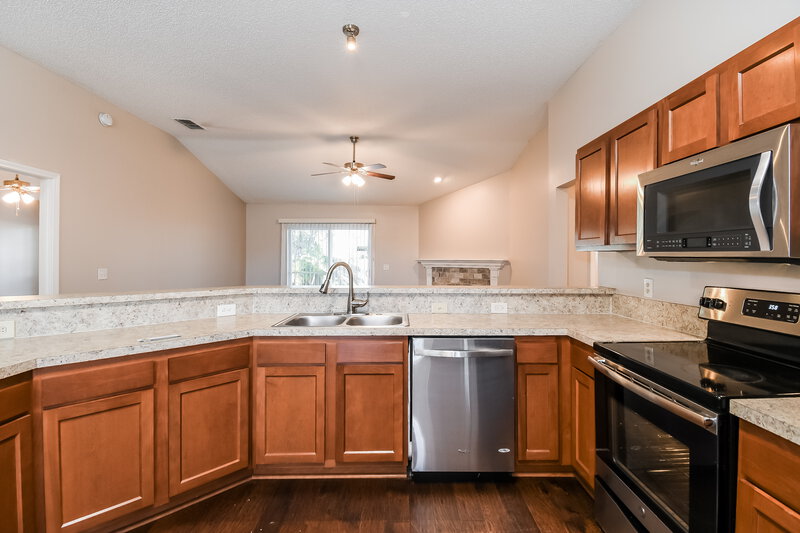 2,225/Mo, 1920 Harbor Island Dr Fleming Island, FL 32003 Kitchen View 2