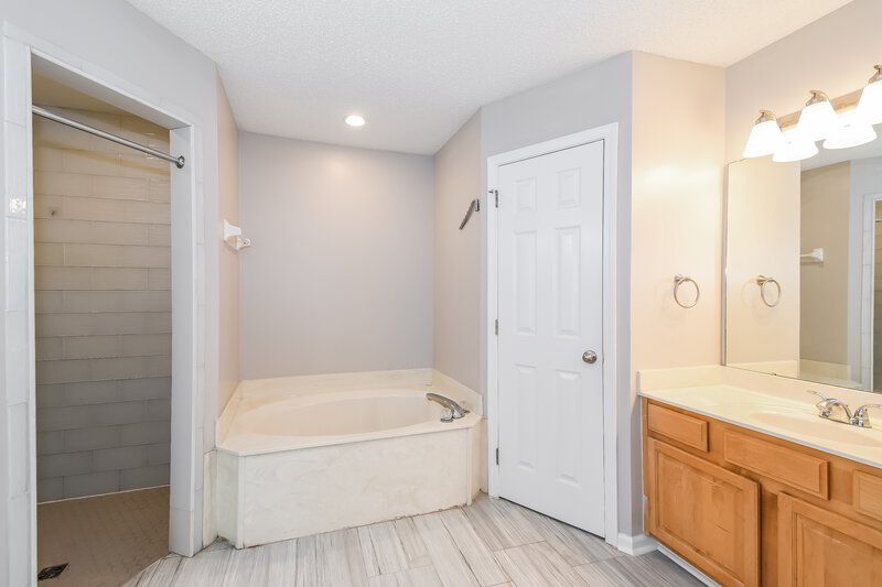 2,225/Mo, 1920 Harbor Island Dr Fleming Island, FL 32003 W M Main Bathroom View