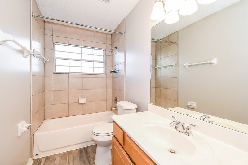 2,225/Mo, 1920 Harbor Island Dr Fleming Island, FL 32003 Bathroom View
