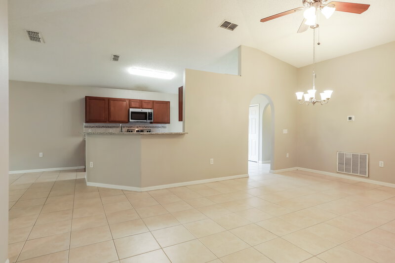 2,105/Mo, 7390 Overland Park Blvd Jacksonville, FL 32244 Living Room View