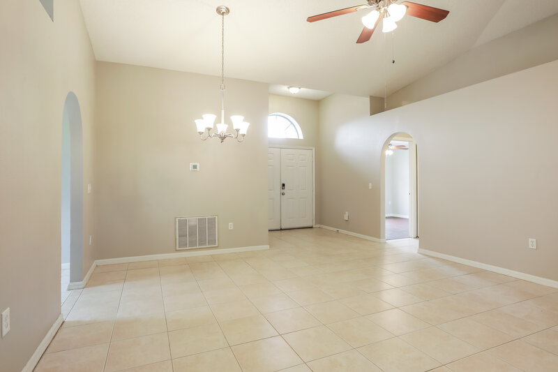 2,105/Mo, 7390 Overland Park Blvd Jacksonville, FL 32244 Living Room View 2