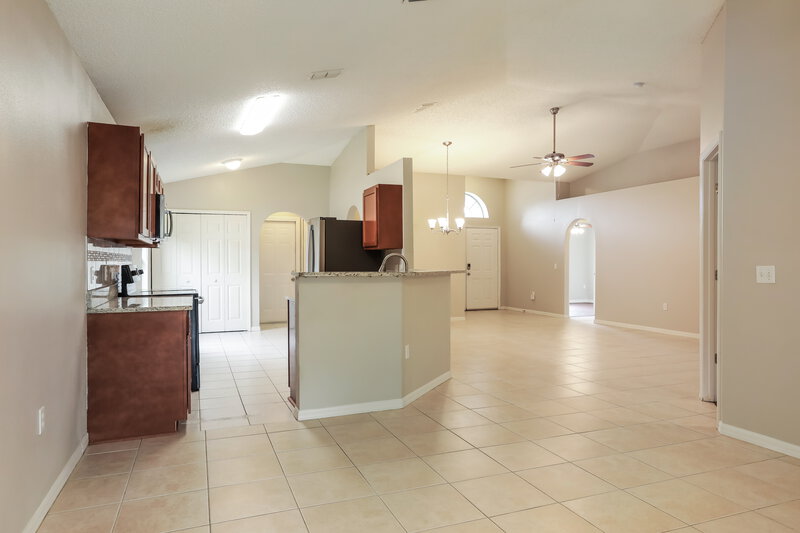 2,105/Mo, 7390 Overland Park Blvd Jacksonville, FL 32244 Living Room View 4