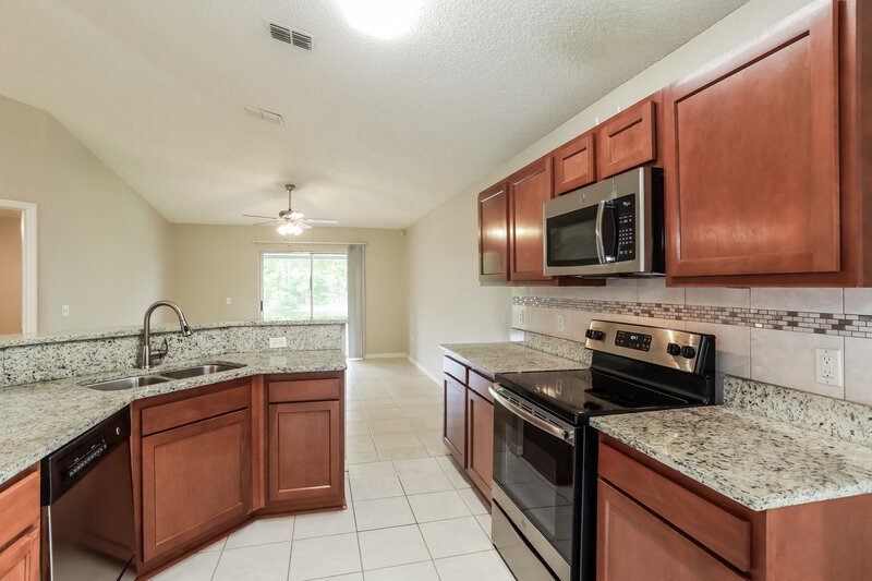 2,105/Mo, 7390 Overland Park Blvd Jacksonville, FL 32244 Kitchen View 2