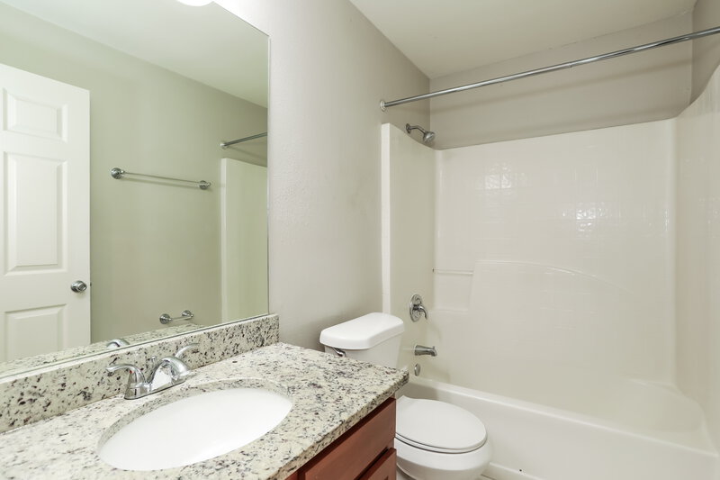2,105/Mo, 7390 Overland Park Blvd Jacksonville, FL 32244 Bathroom View