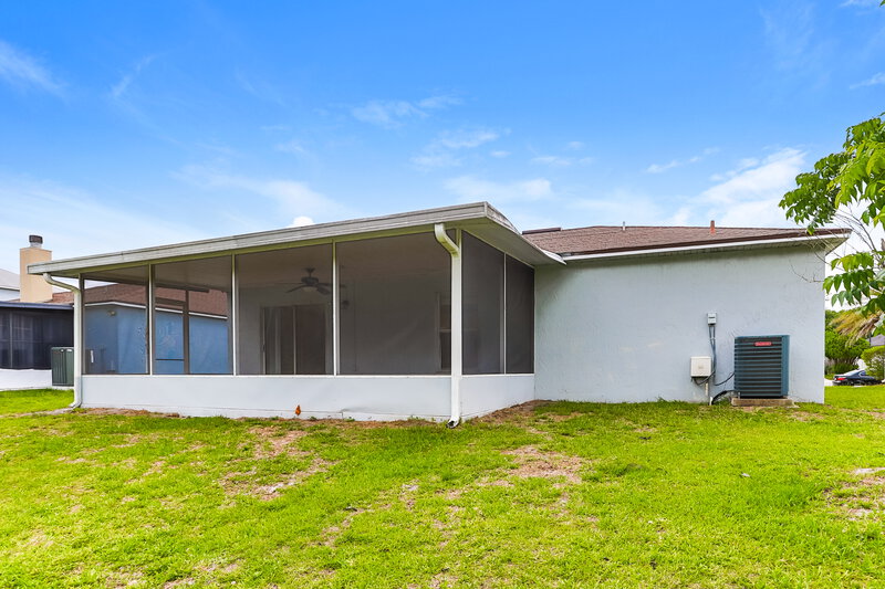 2,105/Mo, 7390 Overland Park Blvd Jacksonville, FL 32244 Rear View