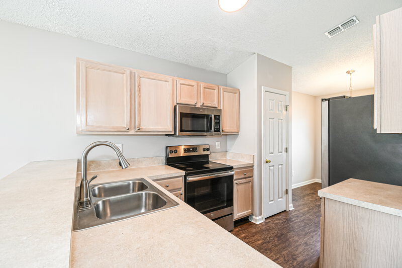 1,680/Mo, 1125 Buccaneer Blvd Green Cove Springs, FL 32043 Kitchen View 2