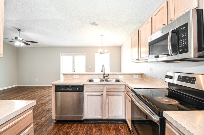 1,680/Mo, 1125 Buccaneer Blvd Green Cove Springs, FL 32043 Kitchen View 3