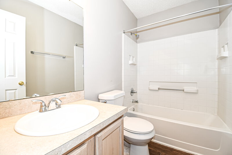 1,680/Mo, 1125 Buccaneer Blvd Green Cove Springs, FL 32043 Main Bathroom View