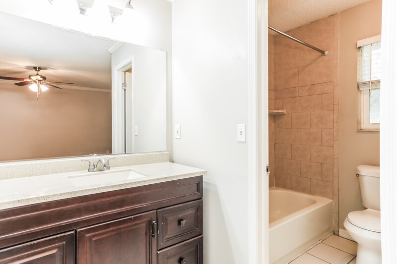 2,090/Mo, 11329 Rustic Wheel Ct Jacksonville, FL 32257 Main Bathroom View