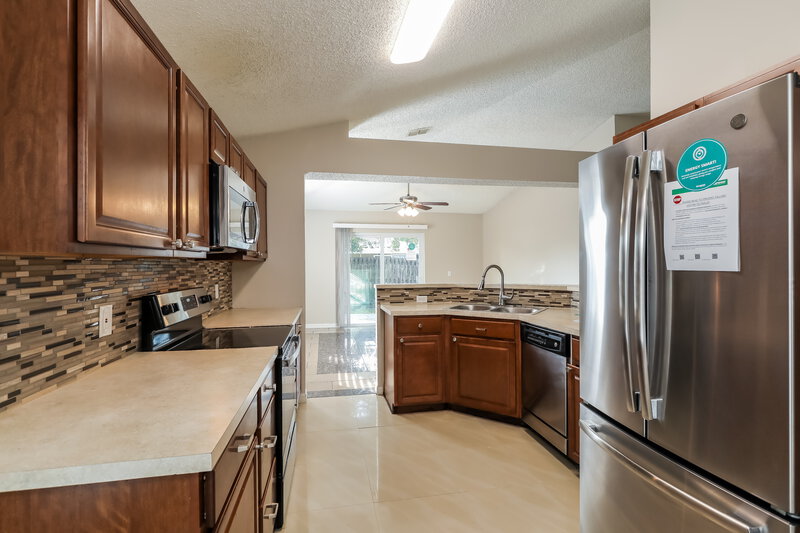 1,910/Mo, 7324 Spring Hill Rd Jacksonville, FL 32244 Kitchen View