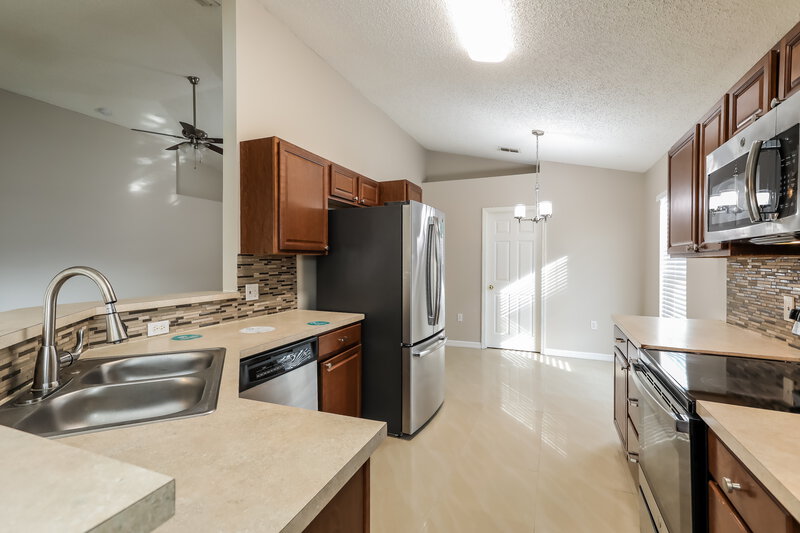 1,910/Mo, 7324 Spring Hill Rd Jacksonville, FL 32244 Kitchen View 2