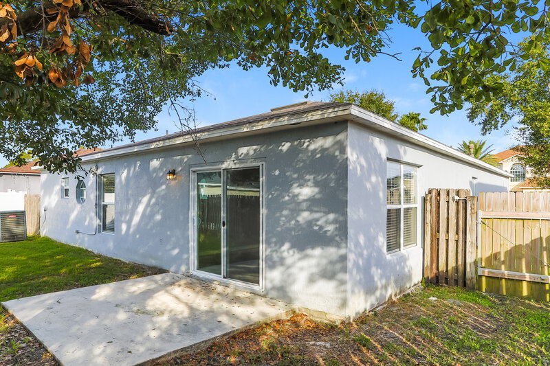 1,910/Mo, 7324 Spring Hill Rd Jacksonville, FL 32244 Rear View 2