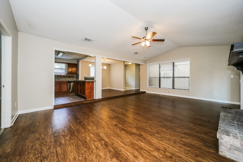 2,215/Mo, 3167 Laurel Grove S Jacksonville, FL 32223 Living Room View 2