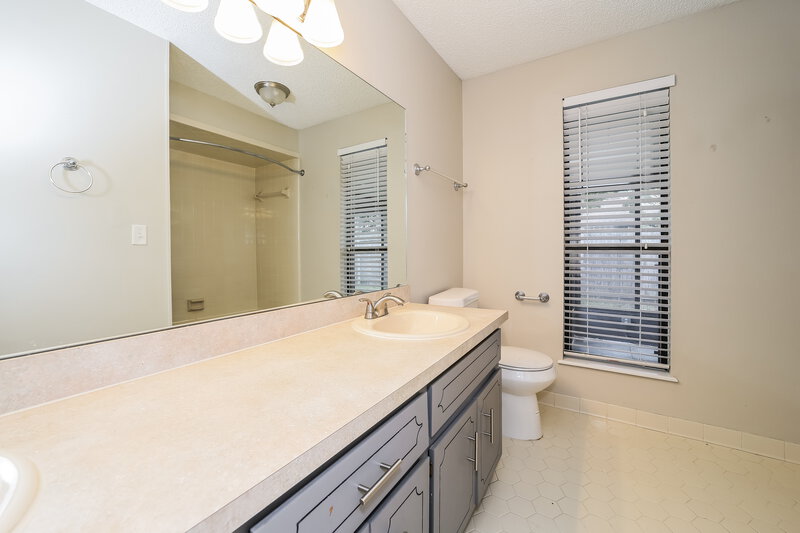 2,215/Mo, 3167 Laurel Grove S Jacksonville, FL 32223 Bathroom View
