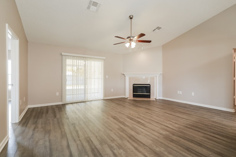 2,060/Mo, 2081 Frogmore Dr Middleburg, FL 32068 Living Room View